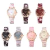 Zegarek 2023 Kobiety modne małe świeże wydrukowane tłoczone kwiat dziewcząt luksusowy zegarek kwarcowy kwarc elegancki