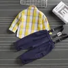 Zestawy odzieży wiosna jesienna ubrania niemowlęce garnitury dla dzieci chłopcy mody bluzki kombinezonki śliniaki 2pcs/set dzieciak dla dzieci kostium