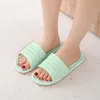 Slippers Fashion Summer Mulher Slipper Cool Home Banheiro Luz de sola macia Zapatillas Mujer Sandales