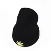 Berets Autumn Winter Unisex Warm Knit Hat Men Ladies Flanging Skullies Beanies Fashion Metal Leaf Hip Hop Street Outdoor Z166