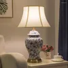 Lampade da tavolo Cina Antico Soggiorno Lampada LED vintage Porcellana Ceramica Decorazione di nozze Vaso Camera da letto Scrivania Luminria De Mesa