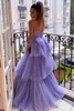 Robes de bal violet Spaghetti Stracts en tulle Roufles à plusieurs niveaux Robe de soirée de sol de sol sur mesure