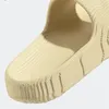 Summer feminino chinelos banheiros internos de fundo grosso que não desliza o desenho animado da Páscoa Flip-flops Jelly Beach Sandals Sapatos masculinos 230203