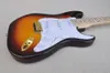 Guitare électrique tabac Sunburst avec matériel doré, manche en érable, Pickups SSS, Pickguard blanc, personnalisable