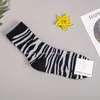 Women Socks Cartoon Woman Sock Zebra Mönster Bomull för färgglada stil Damer High Sweet Sox Kvinna Trendig vår Autumn Sokken