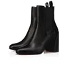 The short boot is an ankle boot with carved 85mm wooden heel, which is very durable and suitable for autumn wear. It is made of full-body black oiled calf leather beautiful