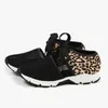 Sandálias plus tamanho 43 sapatos femininos de verão moda de fundo vazio esportes ocos mulheres leopard malha de malha respire tênis