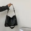 Kvällspåsar mode kvinnor axelväska pu läder crossbody fast hög kapacitet på handväskor mångsidig kvinna under armväskan