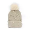 Gorro/cr￢nio tampas outono winter mulheres chap￩u de malha faux p￩rolas rebastes de gorro quente chap￩us de tric￴ de l￣ de l￣ Droga de entrega de moda dheou