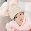 Baskar som stickar fast färg baby vertikala ränder flickor hattar håller varma utomhus barn höst vinter beanie hatt pompom cap