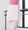 Scena noszenie dorosłych szyfonowych taniec baletowy tutu spódnica kobiet dziewczyna gimnastyka trening ciągnący z talią krawat
