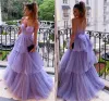 Robes de bal violet Spaghetti Stracts en tulle Roufles à plusieurs niveaux Robe de soirée de sol de sol sur mesure