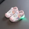 Premiers marcheurs LED bébé sandales été chaussures pour bébés semelle souple enfant en bas âge 1-2 ans enfants plage