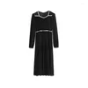Robes décontractées Français Hepburn Ethos du Fonds 2023 Automne Hivers est de haute qualité et la taille fine avec une petite robe noire en velours
