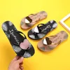 Slippels schoenen vrouw 2023 zomer sandalsflip flops heldere vrouwen buiten roze minnaar open teen plat strand dia's