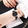 Montres-bracelets dames Cuir Ceinture Montre Simple Feuille Motif Diamant Petit Cadran Simple Femme Quartz Pour Cadeau