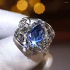 Bröllopsringar Huitan Single Big Blue Horse Eye Drill Mosaic Finger Ring For Women Hollow Leaves Mönster runt Hyperbol Punk SKU