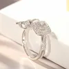 Кластерные кольца прибытие Сверкающие роскошные украшения из белого золота наполнить подушка кубические цирконы серебряные женщины свадебное кольцо для бокового кольца подарок