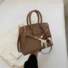 Promotion de liquidation de magasin Sac à main Exportation en ligne Petit sac haut de gamme 2023 Automne et hiver Nouvelle texture populaire pour femmes Msenger Foreign