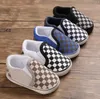 2023 First Walkers Baby Shoes Classic checkered 유아 First Walker Newborn Baby Boy Girl Shoes 소프트 밑창 캐주얼 스포츠 유아 침대 신발