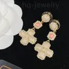 Luksusowy projektant długie zwisające kolczyki żyrandolowe dziewczęce różowe diamentowe kolczyki w kształcie kwiatu Drop Earrings1