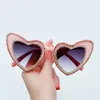 Óculos de sol Luxo feminino coração coração design projetar óculos de sol decorativos para homens viagens visor espelho de proteção UV óculos de proteção