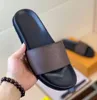 2023 Designer Slippery para hombres y mujeres Zapatillas sandalias de verano playa resbaladizas mesa plana zapatos de moda para el hogar para mujeres Chanclas Zapatillas casuales 34-46 -LL