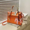 Store Clearance Promotion Handbag Online Export Women's Bag 2023 New Red Bridal Foreign Style Versatile Net Texture Msenger Shoulder