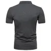 Camisetas masculinas S-2xl Summer Fashion T-shirt com bolsos Botão de colar de cor sólido Botão de manga curta