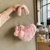 Вечерние сумки Pink Heart 2023 Зимнее искусственный мех плечо для женщин Симпатичное плюшевое сцепление с сцеплением поперечное кусоч