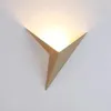 Lampa ścienna Trójkąt LED LED 220V Nowoczesny styl do sypialni El Restaurant Walor Lighting Iron Lights Options