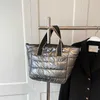 Sac pour femme nouveau automne et hiver style occidental sac à vêtements rembourré en coton de grande capacité léger et petit sac fourre-tout unique pour femme