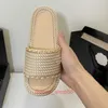 35-41 Taglie Donna Tweed Pelle Paglia intrecciata Sandali Sandali Slip On Wedge Flats Fashion Beach Mule Marca Infradito Scivoli casual Scarpe Piattaforma Catena Slider in gomma