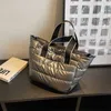 Sac pour femme nouveau automne et hiver style occidental sac à vêtements rembourré en coton de grande capacité léger et petit sac fourre-tout unique pour femme