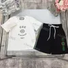 豪華な夏のデザイナー服の子供の服セットショートスリーブのTシャツショーツラウンドネック男の子と女の子のための2ピーススポーツウェア