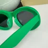 Green Grey Cat Eye Solglasögon för kvinnor Small Cateye Shap Frame Sun Shades Outdoor UV400 Protection Eyewear With Box