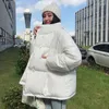 Casacos de trincheira feminina Parkas brancos 2023 Mulheres com capuz Down Jacket moda xl curto engross