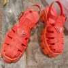 10A Üst Katman Kalite Lüks Tasarımcı Roma sandalet kadın sandalet kadın slayt sepet tarzı dana derisi eğlence platformu yaz plaj terlik kutusu 35-42