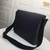 L 44 Handtasche 000 Zwei Größen verfügbar, Messenger-Tasche mit großem Fassungsvermögen, verstellbarer Schultergurt, 2 integrierte iPad-Taschen231W