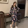 エスニック服花の伝統的な日本の着物ドレス