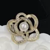 Luxury Women Men Designer Brand Letter Brooches 18K Gold Plated Inlay Crystal Rhinestone Jewelry Brooch Charm Pearl Pin Marry Christmas Party Gift Accessorie153