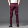 メンズスーツブレザー夏のスリムな格子縞のパンツメン韓国スタイルのレギュラーフィットチェックズボンブラックレッド2023ファッションズボンマン」