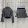 ツーピースドレスデザイナーデザイナー女性ジャケットセットファッションショートスタイルクールガールプリーツスカート X8RZ