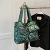 Negozio di borse Outlet 2024 nuova borsa in piuma di cotone spaziale di design con tracolla portatile monospalla per autunno e inverno da donna