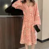 エスニック服花の伝統的な日本の着物ドレス