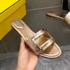 قطع مصممة فاخرة مميزة شريحة Slippers Summer Ladies Fashion Classic Leather Sandals Letters Trendy Womens Lazy Casual Beach Shoes Size 35-41