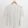 Kadın bluzları Kadın Jakar İşlemeli V yaka beyaz bluz 2023 Yaz bayanlar Kısa Puflu Kılıf Tek göğüslü zarif gömlek ve üstler