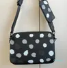 2023 Designer Bag Stylish Casual Ladies White Polka Dot Printed Tote With Litchi Stria Black Leather dragkedja Single Shoulder Handbag