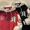 Giacche da uomo Primavera e autunno Maglione con cappuccio rosso Ricamato sottile Giacca da coppia americana retrò Uniforme da baseball allentata Tendenza abbigliamento sportivo 230207