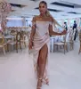 Prom-jurken schep mouwloze a-line zijsplaraat zijden satijn geplooide prom-jurken met rits achter Vestidos de fiesta de noche